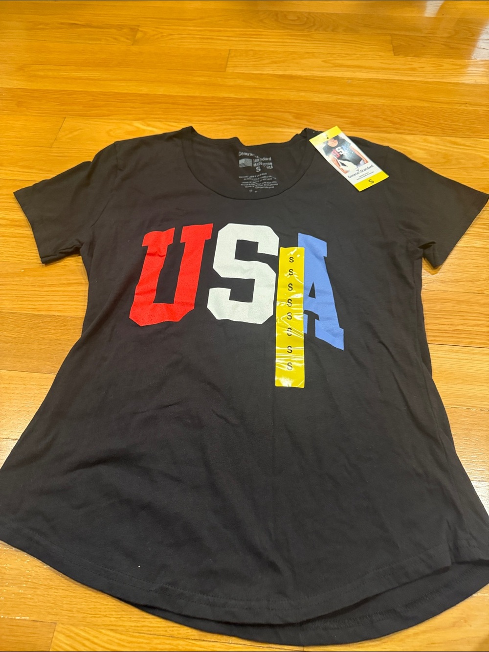 General standard women’s  USA short sleeve top size small.